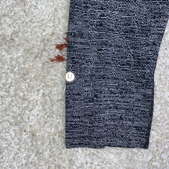 Lululemon- 25” Fast & Free Crop II High-Rise- Dark Grey & Black- Size 10 - Picture 7 of 16